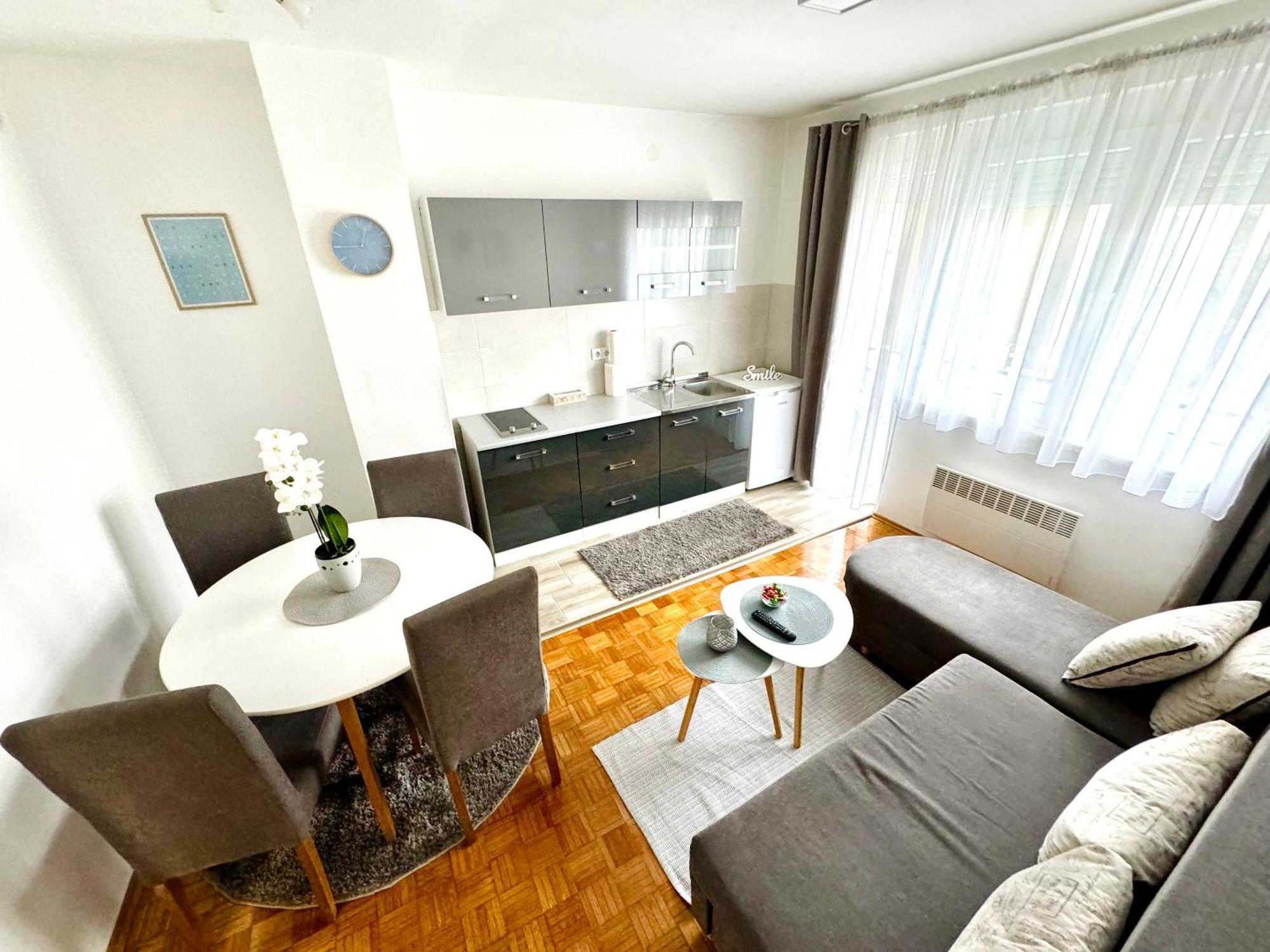 Gradiska Na Savi Apartmani I Sobe Luaran gambar